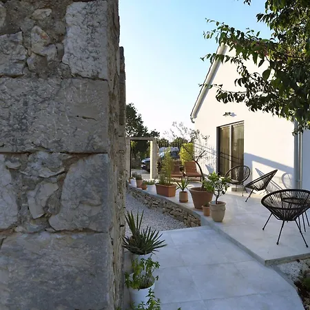 Nyaraló Ruzarica Briševo