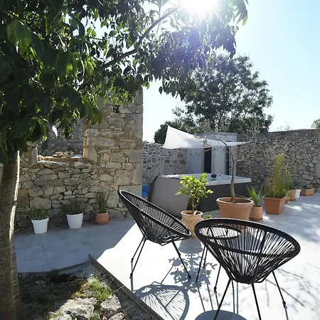 Vikendica Ruzarica *